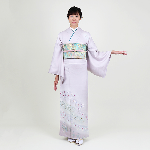 流れる中に花開く(淡藤色)
